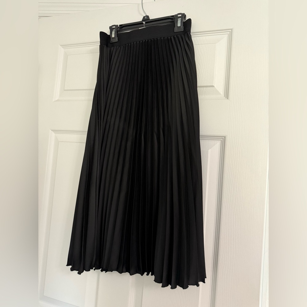 Midi Pleated Black Skirt